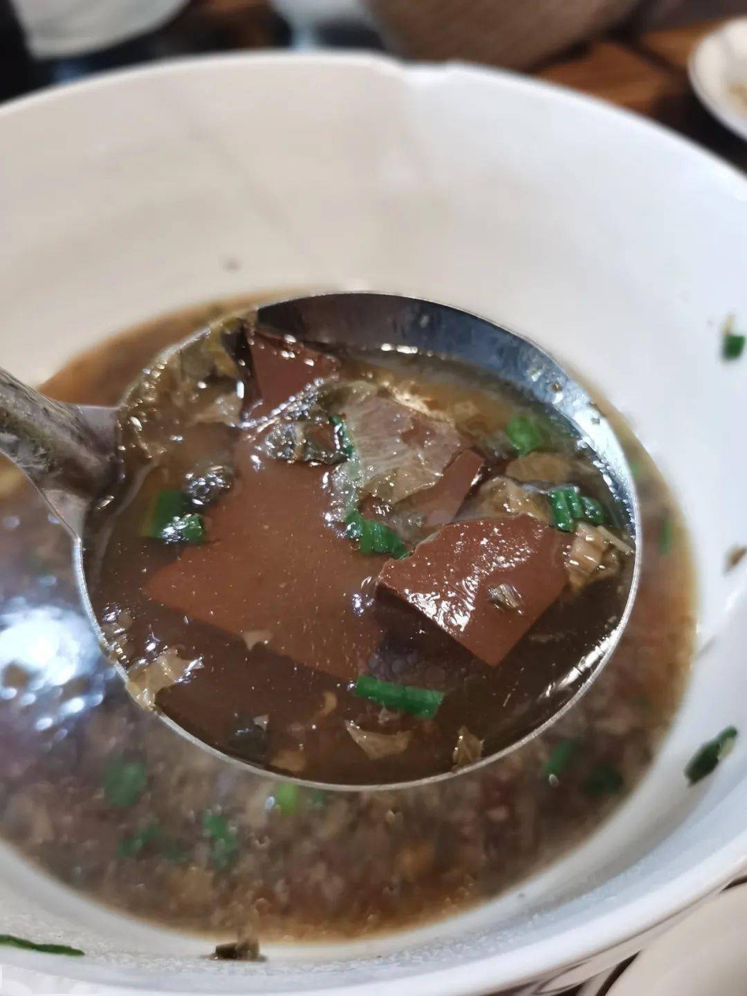 麻油猪血汤很出彩,清爽不油腻,也不会咸,不论是开餐前吃一碗还是餐后