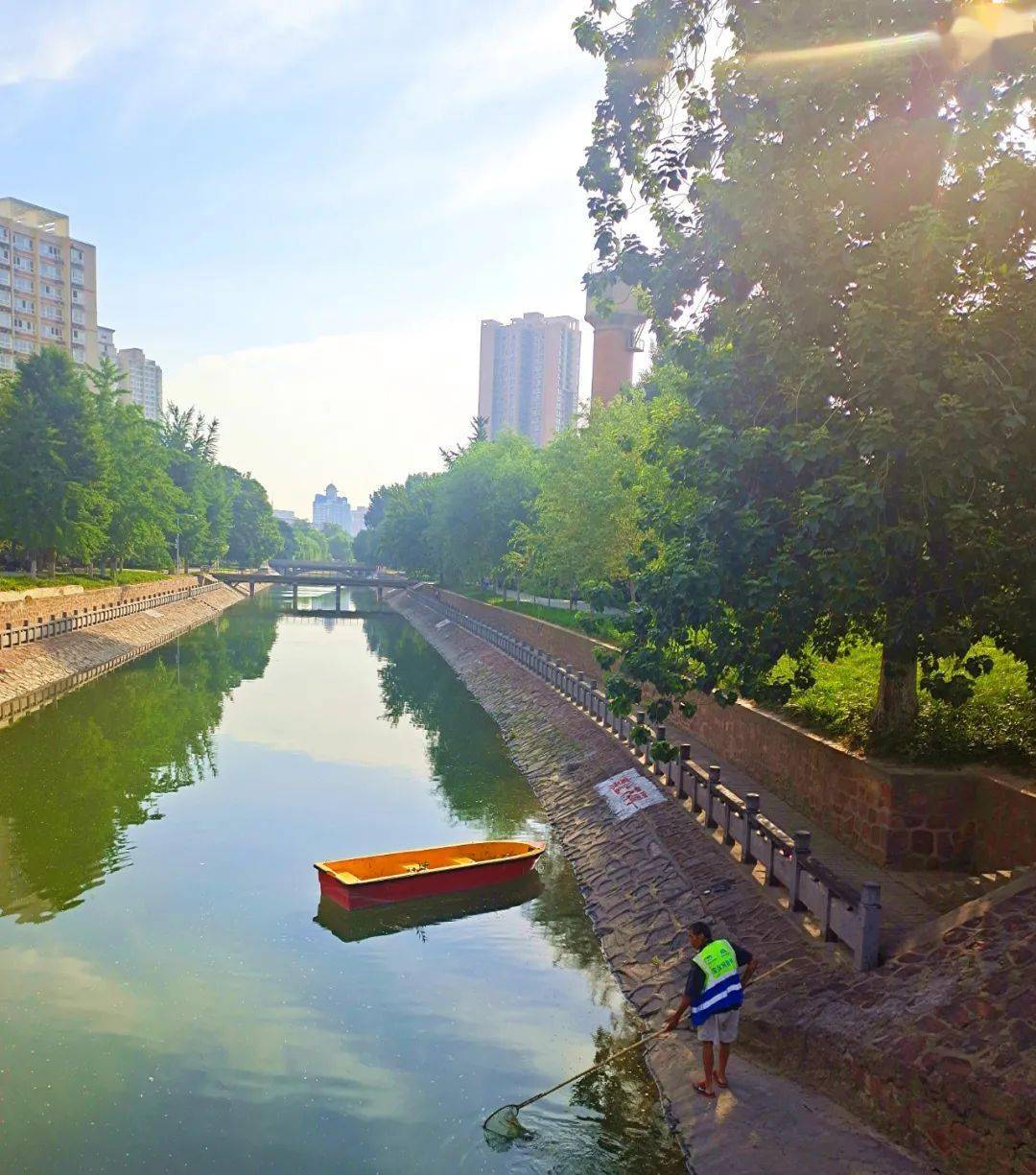 贾鲁河郑州境内长137公里,流域面积2750平方公里,是郑州市最长的一条