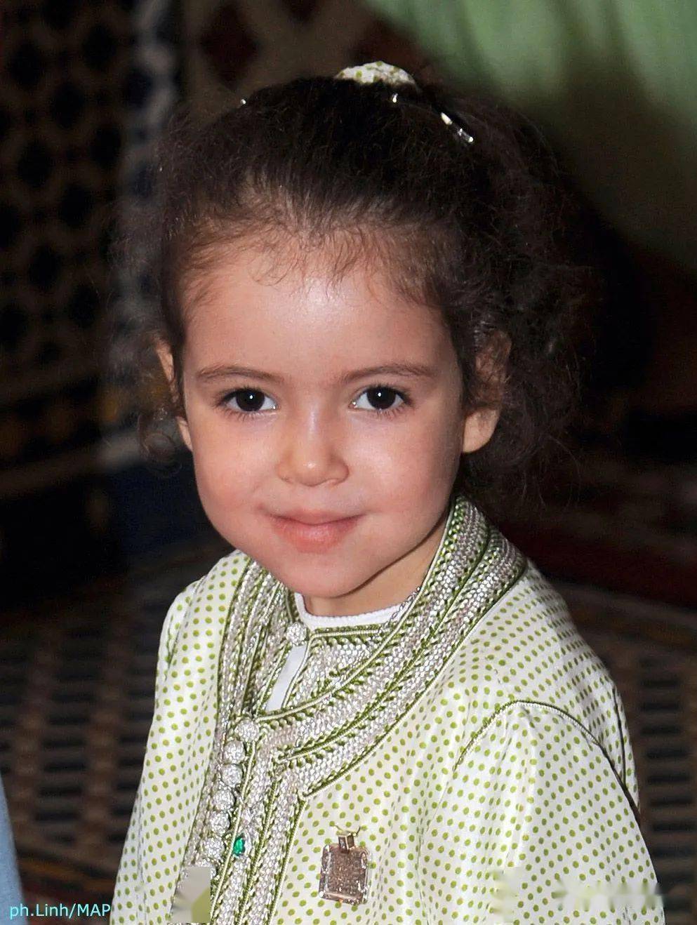 最美王妃的女儿长大了一副傲娇高冷模样很有范儿