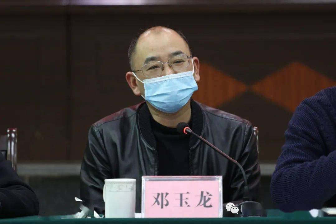 与会代表会上,董代伟向与会人员介绍了我院开展队伍教育整顿的总体