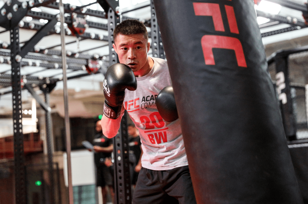 ufc学院毕业生将在ufc261迎来首秀