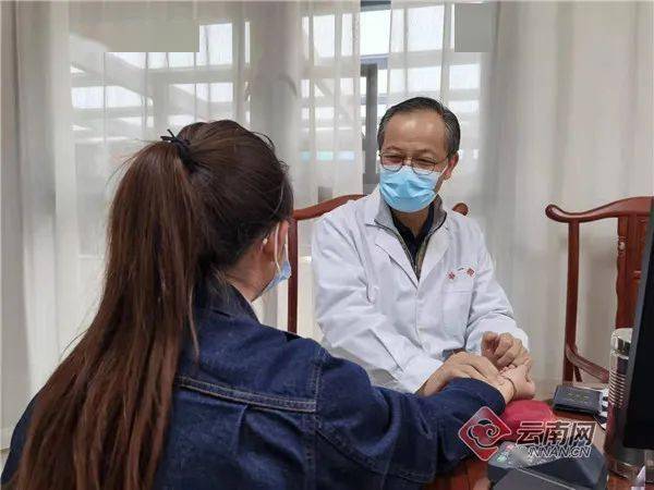 西医院里的"国医馆",吸引越来越多的年轻人来看中医