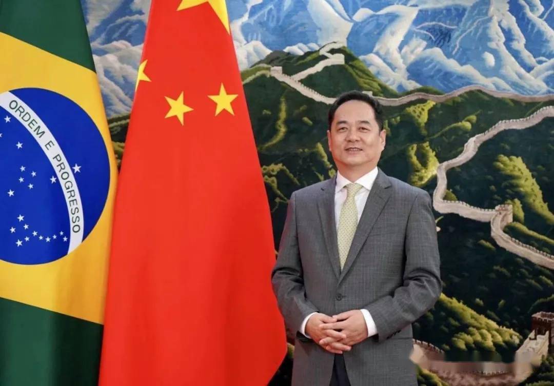 中国驻巴西大使应杨万明表示,当前,全球疫情形势复杂严峻,疫苗是抗击