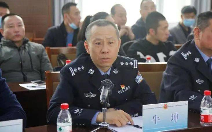 庄严承诺打造让您更加满意的公安队伍