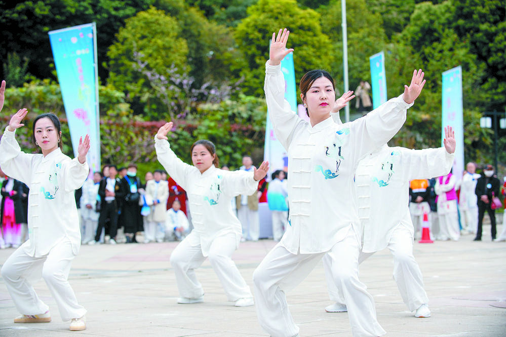 桃花故里打太极 天府绿道来越野