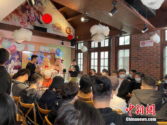 氛围|三城联动同屏庆生 《彩虹岛》仍有“未知色”
