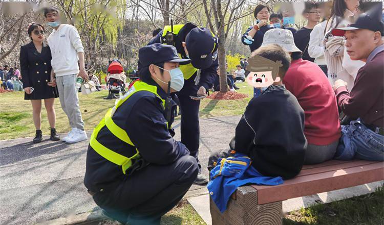 顾村公园“樱花节”最多一天走失8人，警方：请勿让老人孩子离开视线