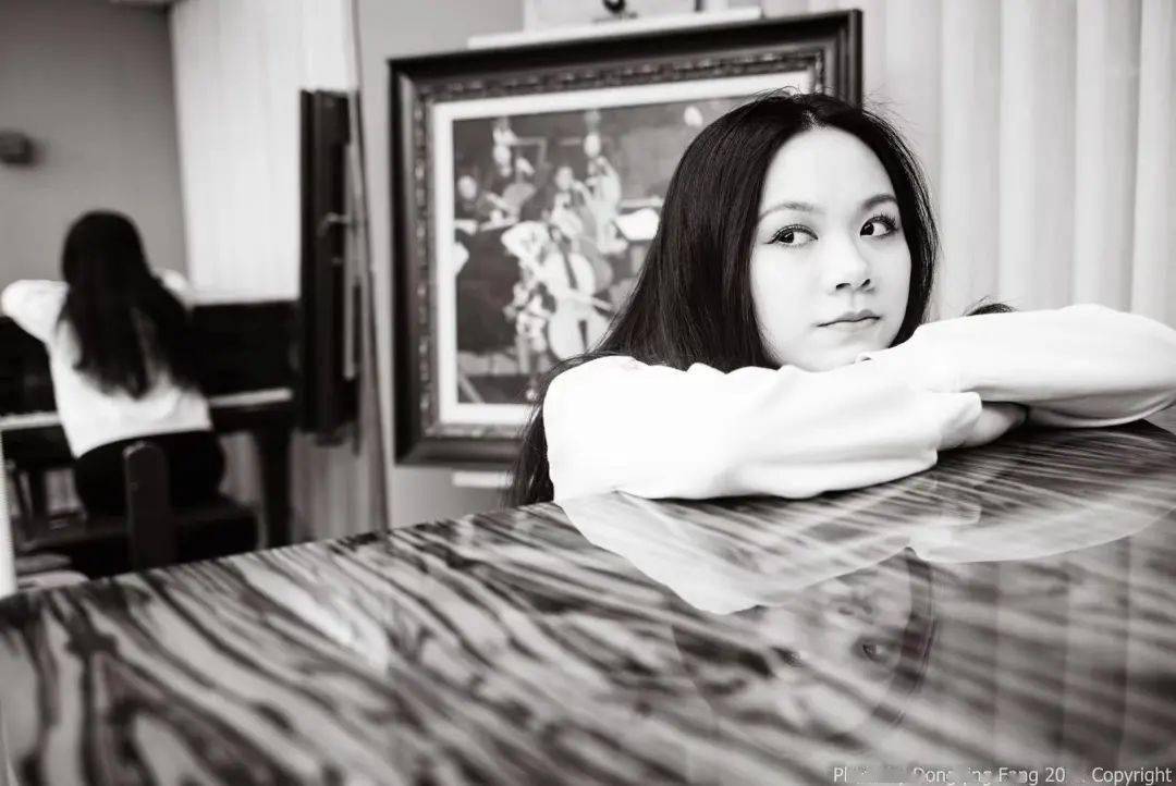 自由奔跑的新世代零零后大提琴青年音乐家娜米萨孙