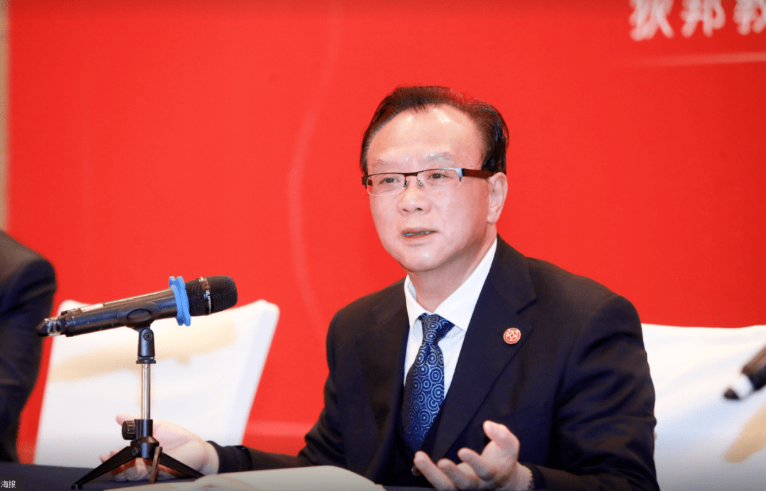 最后,身为中方校长兼双语部门校长的郑军女士,也详细介绍了学校的中西