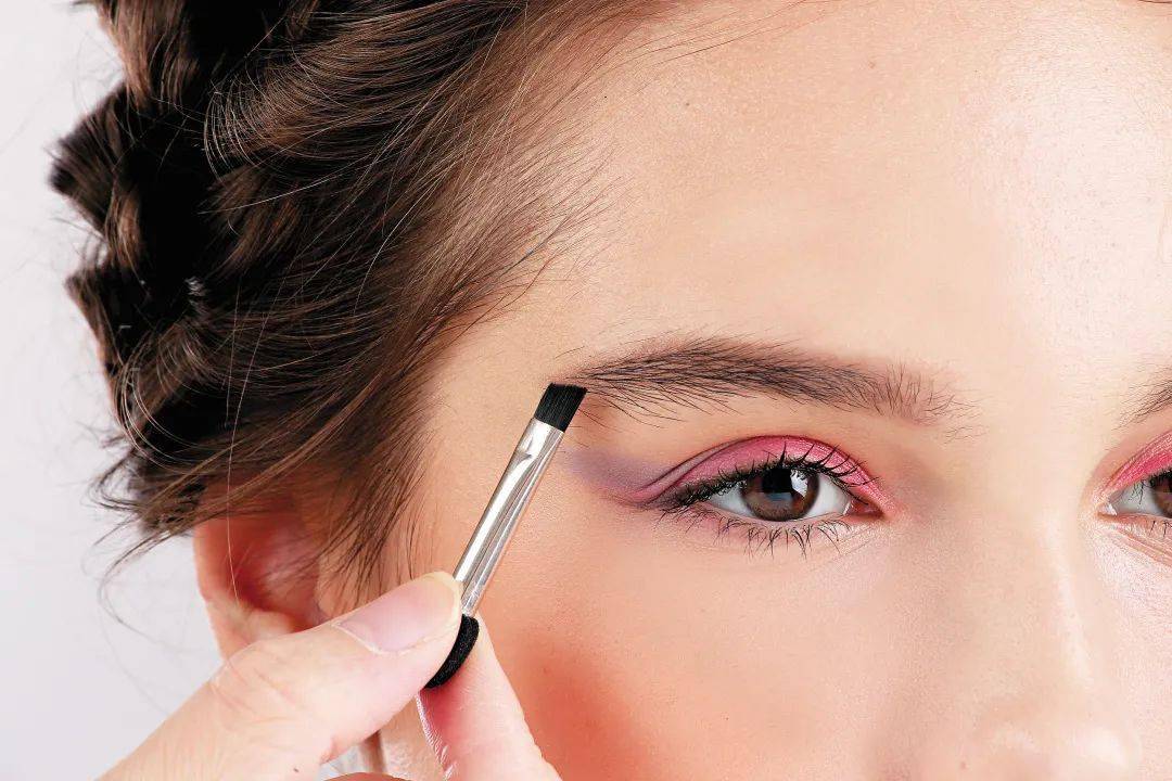 换了眉形的赵丽颖简直换了张脸你和酷飒大女主就差一对剑眉了