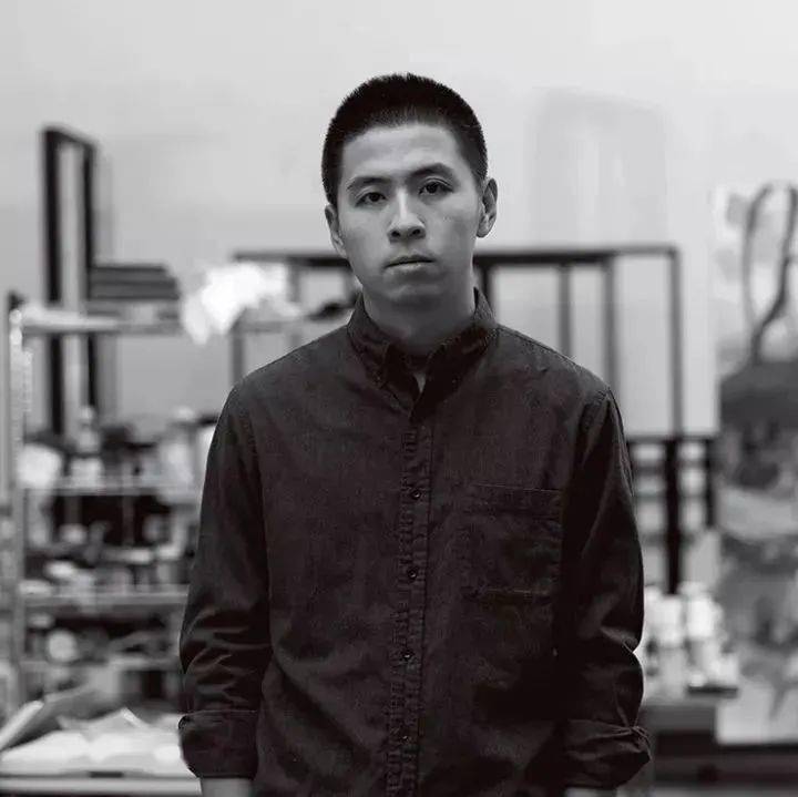 李燎 《艺术是真空》 霓虹灯装置 2013 图片由空白空间提供  光&色彩&