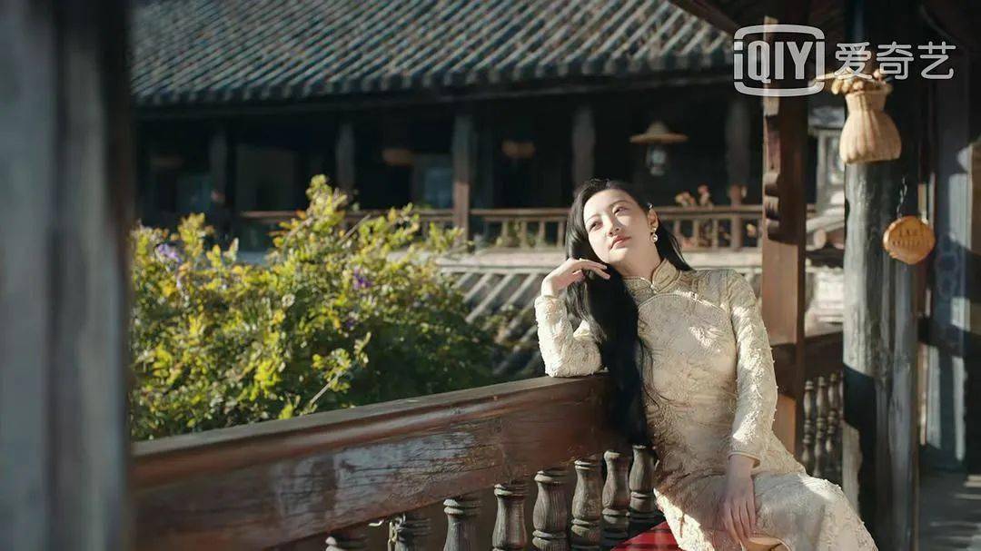 司藤总因旗袍冲上热搜一起看看司藤的旗袍时装秀