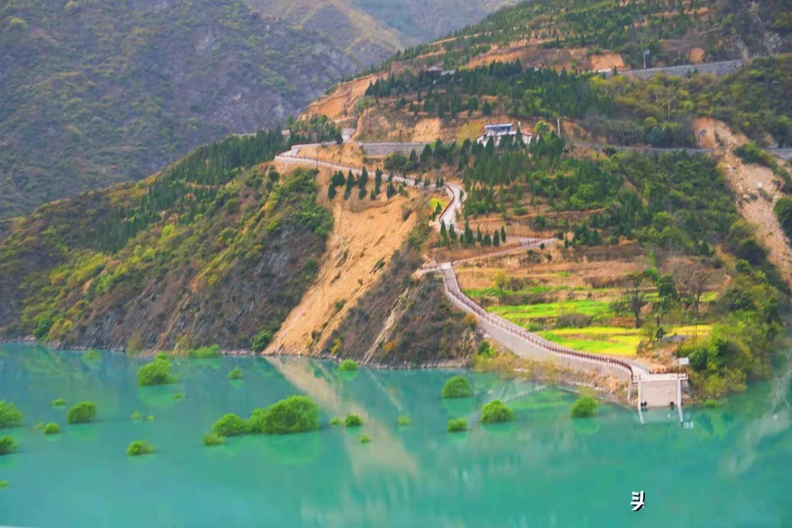 甘肃乡村旅游万车游陇原首发活动进入陇南美丽的碧口水库风景区