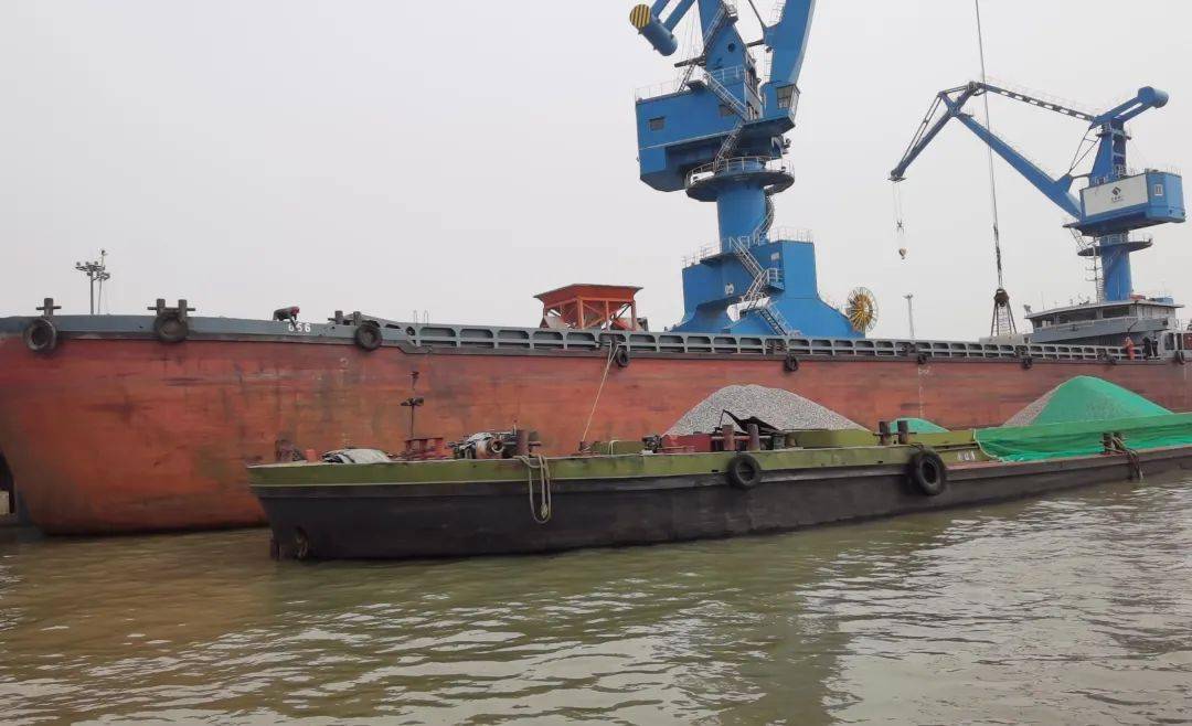 专项整治扬州海事内河船名标识不规范专项整治首日查处3艘次违法船舶