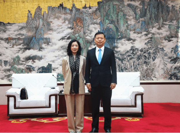 章曦会见渣打银行中国有限公司副董事长行长张晓蕾