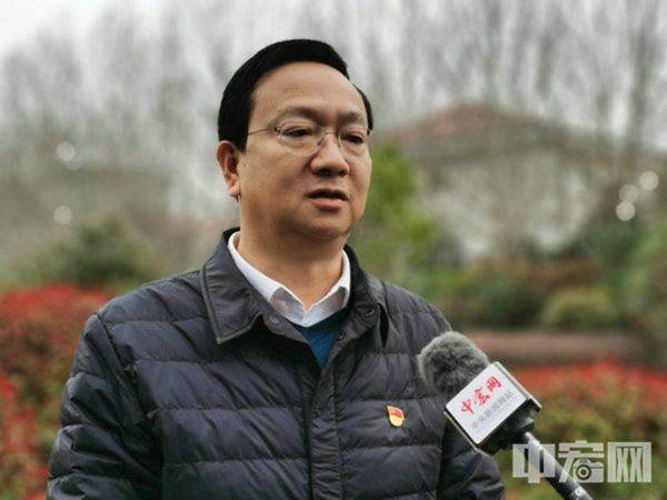 图为:平舆县委副书记,县长赵峰接受中宏网采访 孙腾蛟 摄"下一步,我县