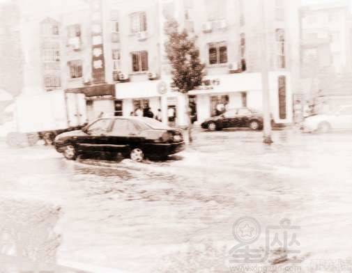 周公解梦,梦见发大水淹及孩子——寓意与启示的深度解析 周公解梦,梦见发大水淹及孩子——寓意与启示的深度解析