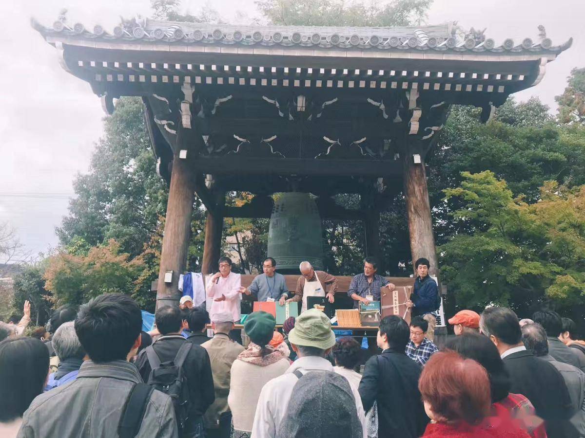 首先是知恩寺的秋季旧书节,知恩寺在百万遍,临近京都大学,旧书节就在