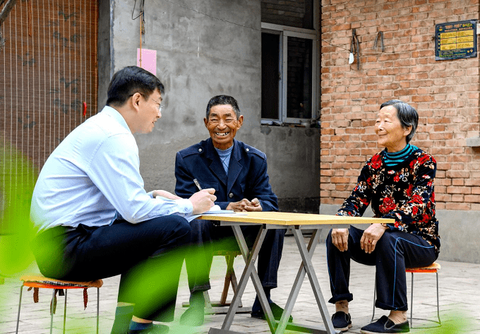 镜头 解决群众急难愁盼