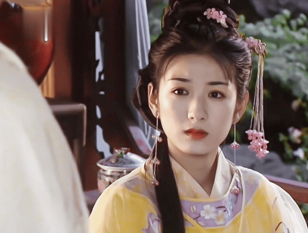 双瞳剪水.后来总有人说,那是黄奕的颜值巅峰.