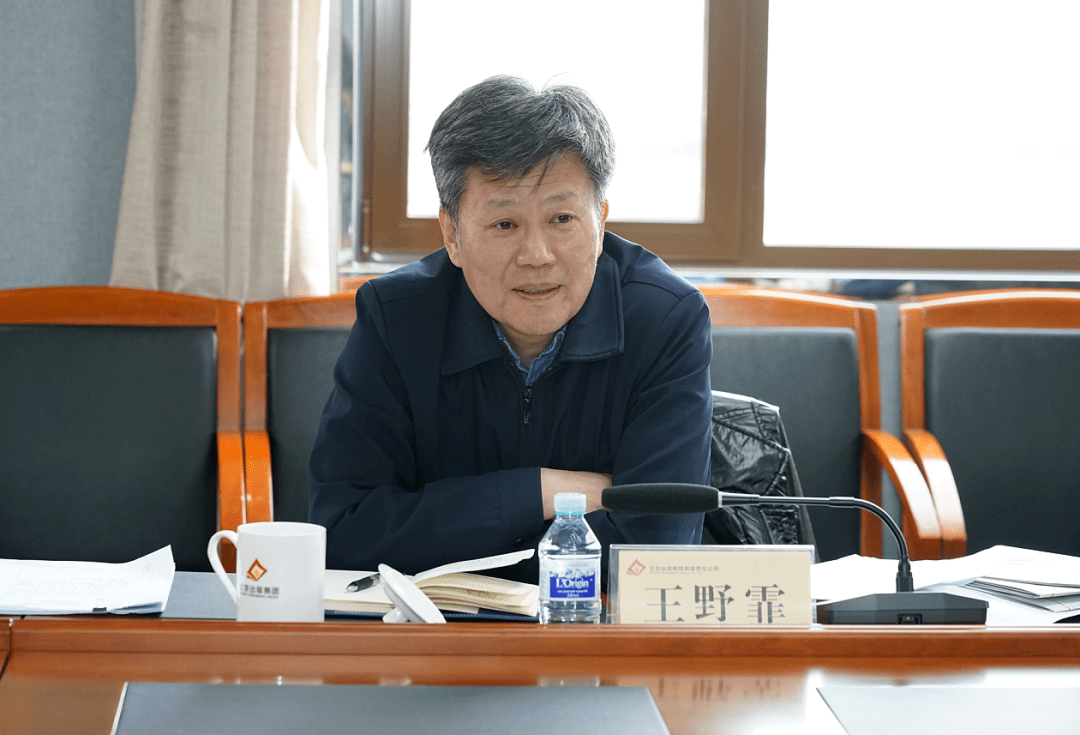 3月22日下午,市委宣传部副部长,市新闻出版局局长王野霏到北京出版