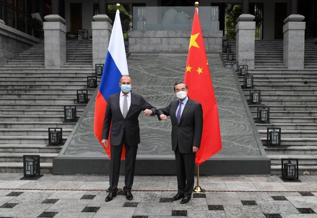 中美前头争论中俄后头会面