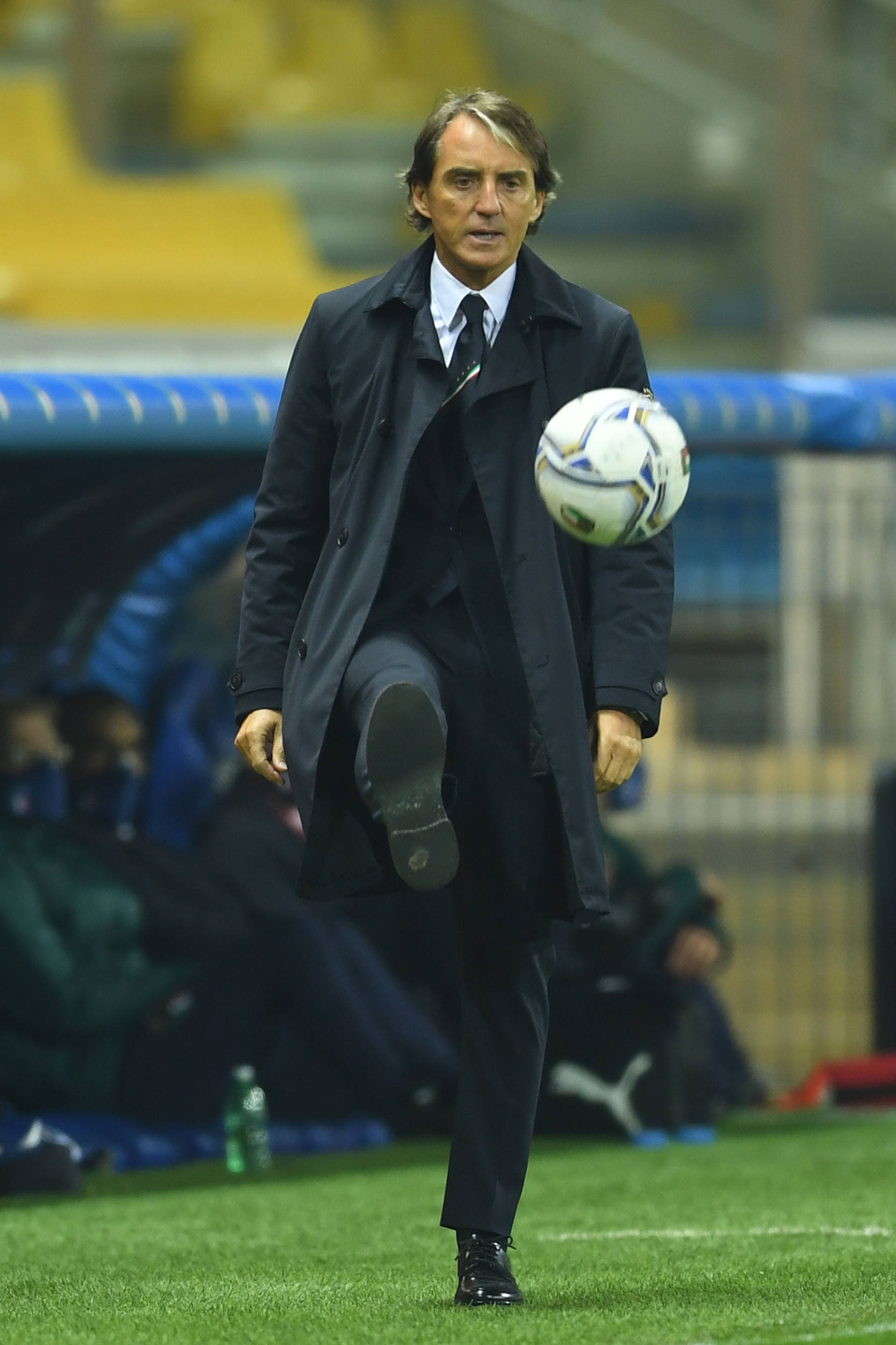 抹平无缘世界杯伤痛,"平民"意大利队浴火重生_曼奇尼