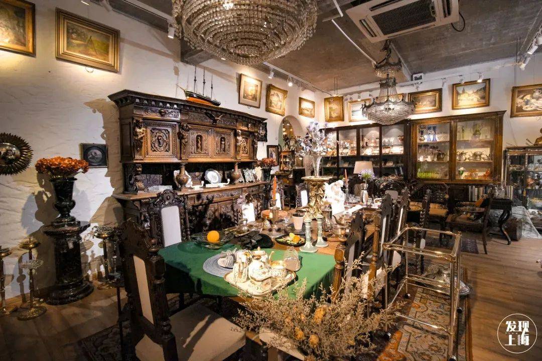 欧洲民间雕刻工艺法国布列塔尼风格的古董柜子踏进店内就能看到被古董