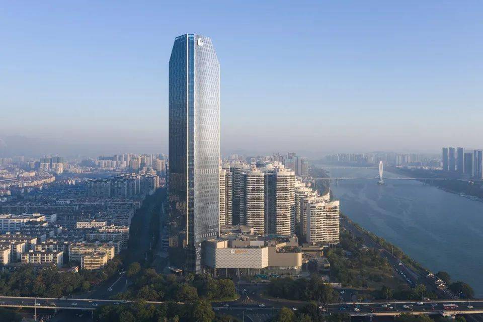 新作 | 一城山水，一座高楼 - 柳州保利国际中心 / DP Architects