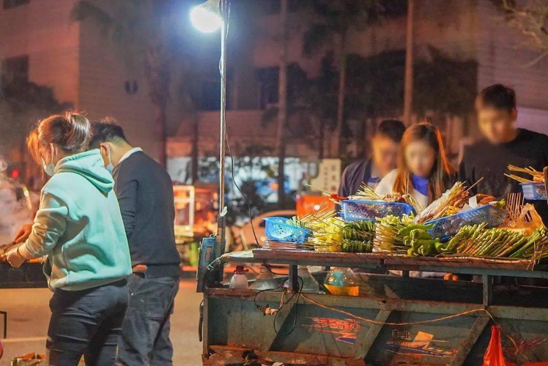 厦门这家深夜烧烤摊,被人追了15年!