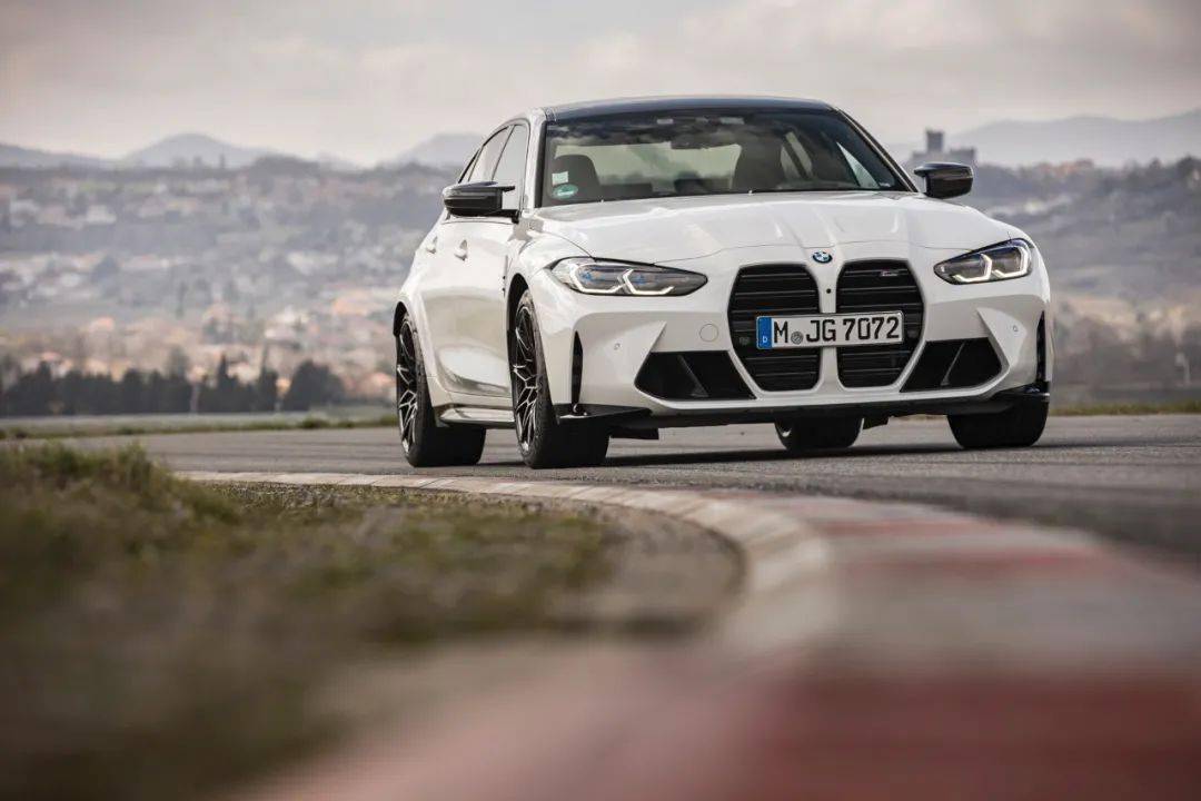 雪山白全新宝马m3海量美图欣赏爱了爱了