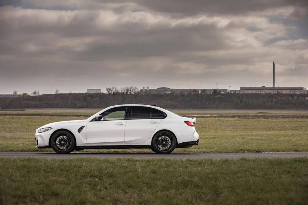 雪山白全新宝马m3海量美图欣赏爱了爱了