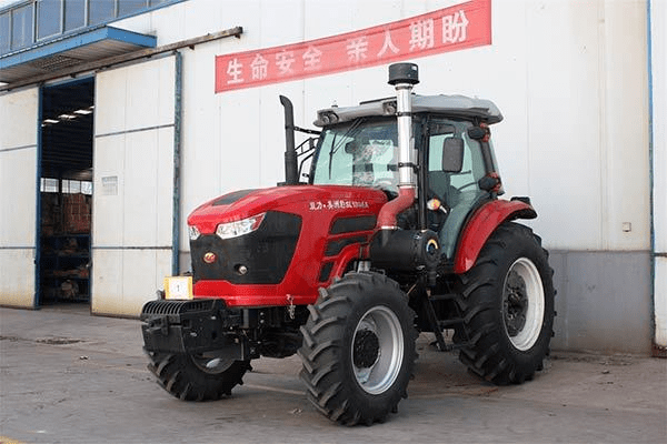 柴油机可选装东方红,潍柴等国三发动机,梭式换档;标配国产14时双作用