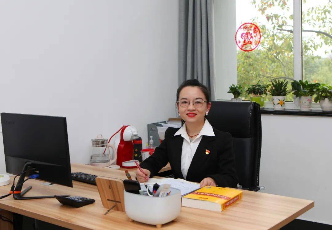 律政佳人守绿城记中国宝武玫瑰奖章武钢绿城曾真