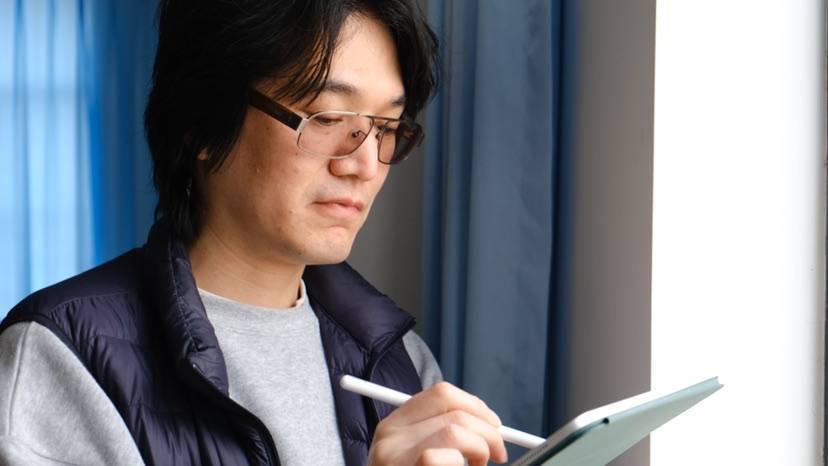 为了确保像素画的质量,学校党总支专门邀请学校艺术总辅导员袁霖老师