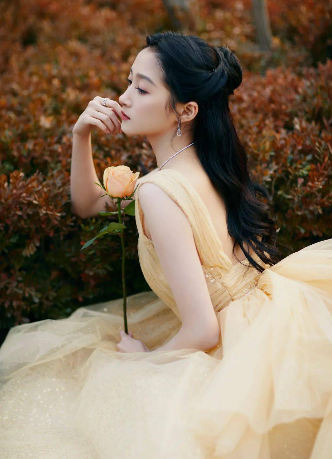 女生肩膀多宽好看 bd90bccb759f415dbbc23269f9b41e76.jpeg