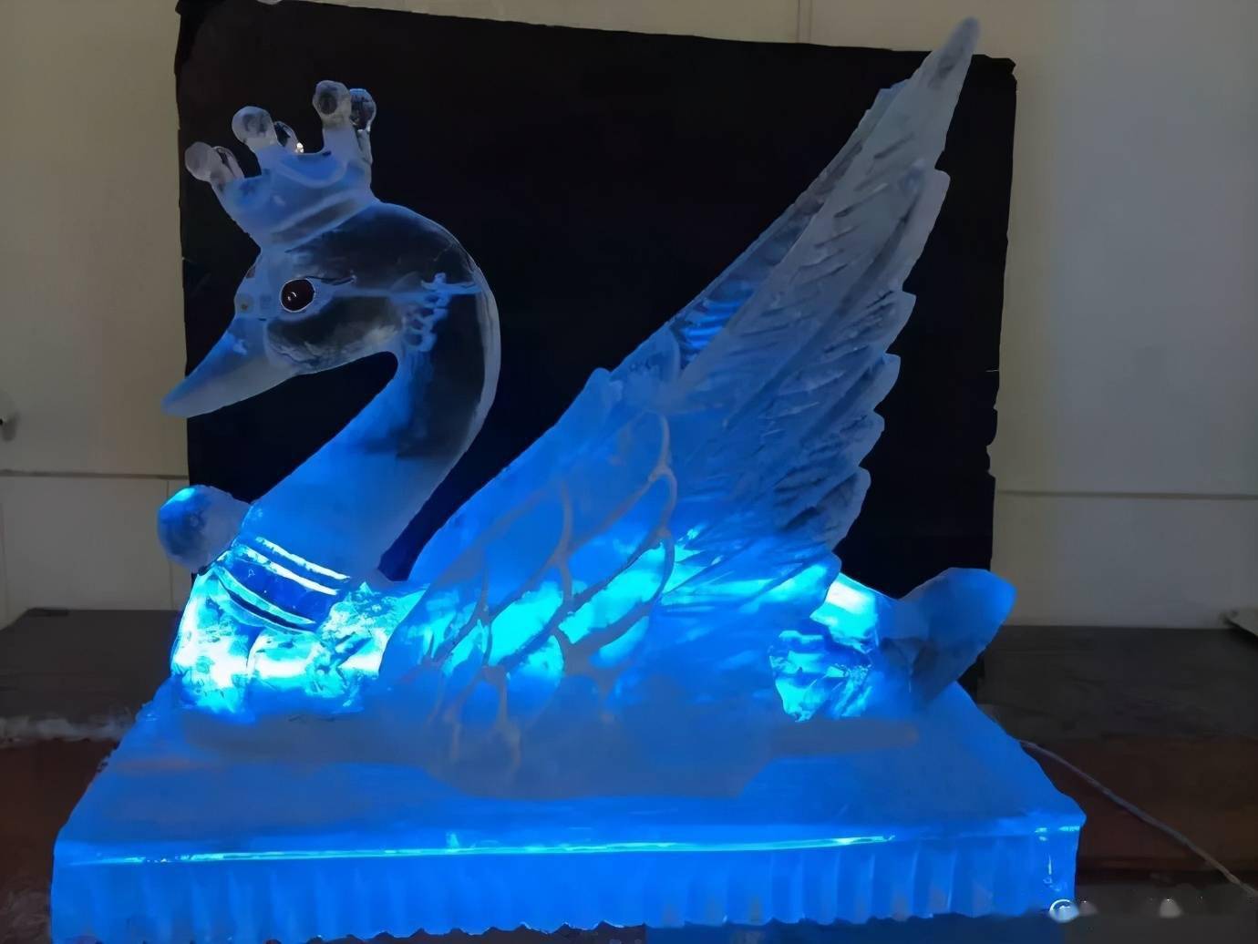 为学雕刻不顾新婚妻子赴日拜师二流厨子逆袭成世界级冰雕师