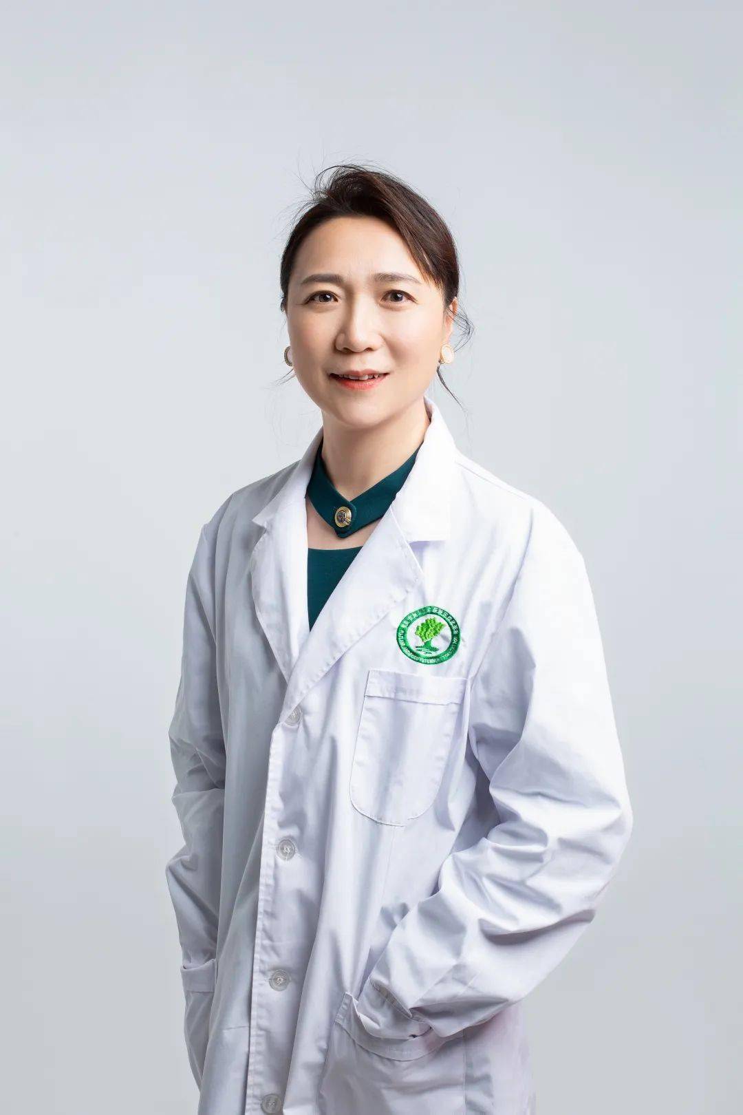 森林医生 巾帼出彩 ——省林科院丁珌喜获"福建省三八红旗手"称号