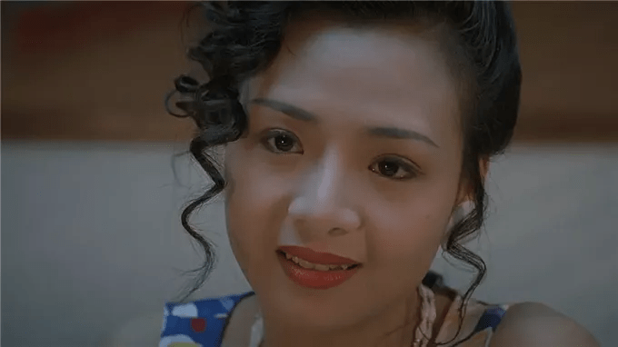 黎姿当年只有20岁,饰演叶子楣的女儿,青春可人,但牺牲也不小,和《狱中