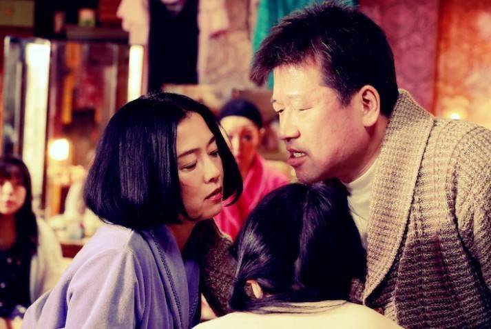 4日上映讲述卖春屋逸闻_佐藤二朗