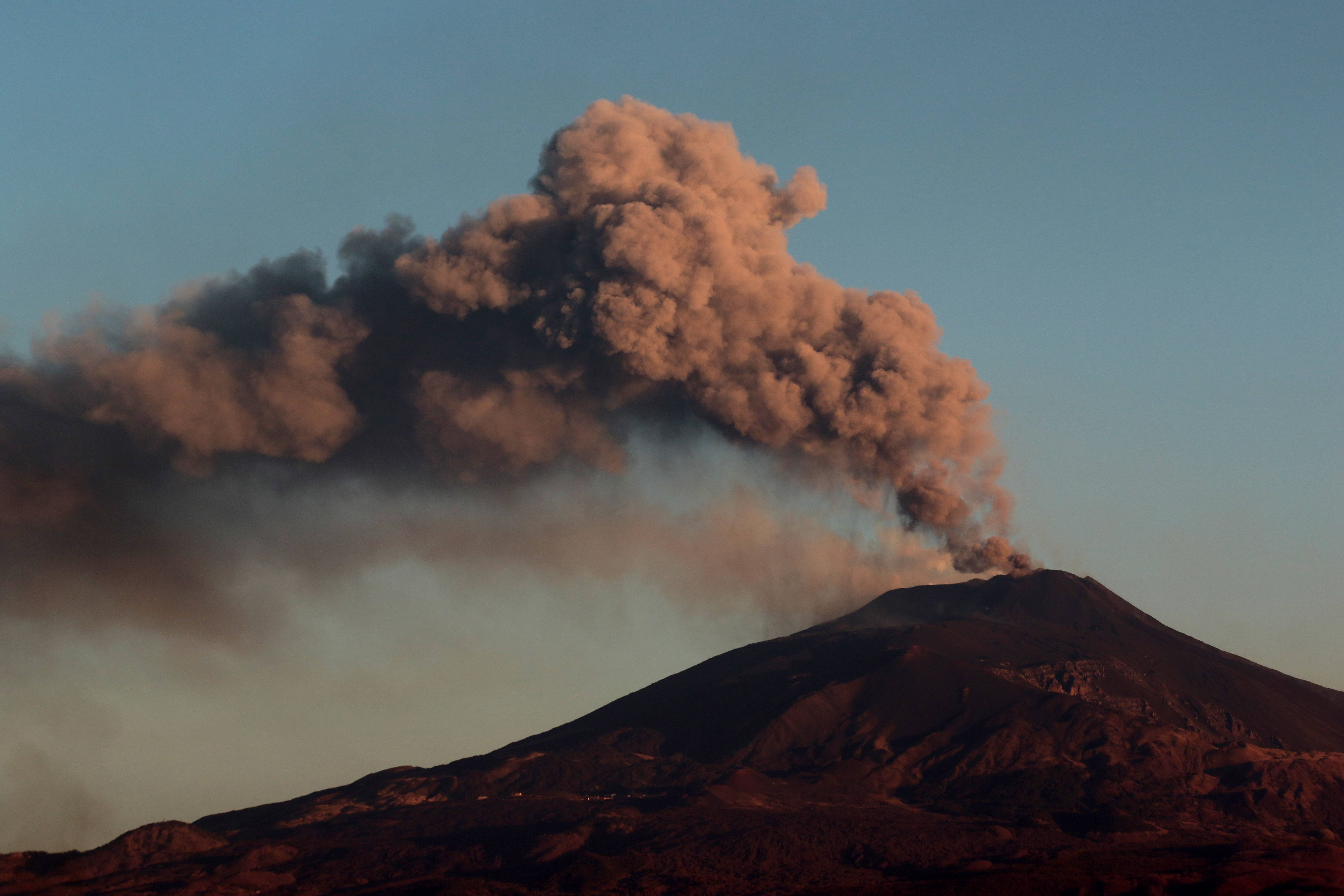 埃特拉火山图片