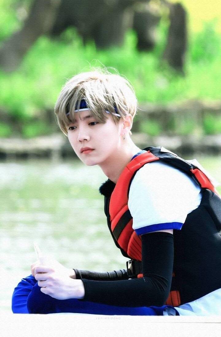 盘点那些年的发带鹿 各种风格的少年感都可以阻击饭心_鹿晗