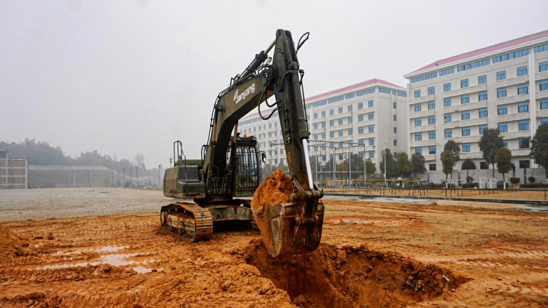 走进战位丨我是工兵,看我的!_挖土