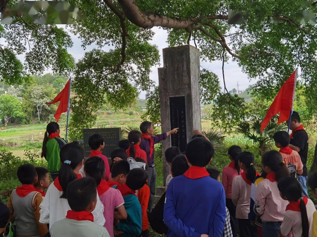 党史学习教育于都县教科体局清明时节祭英烈学好党史育新人
