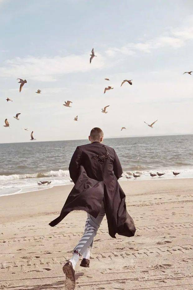 yuripleskun回归了还是曾经那坏坏的痞帅邪恶男孩