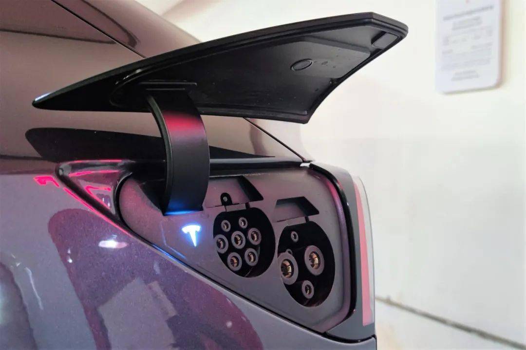 当雷克萨斯ux300e遇见特斯拉modelycarreviews