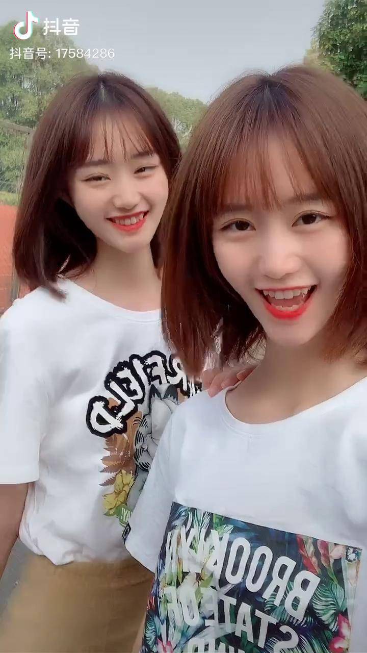 双胞胎看好你们的男朋友我们要出门了琪琳仙女儿双胞胎日常