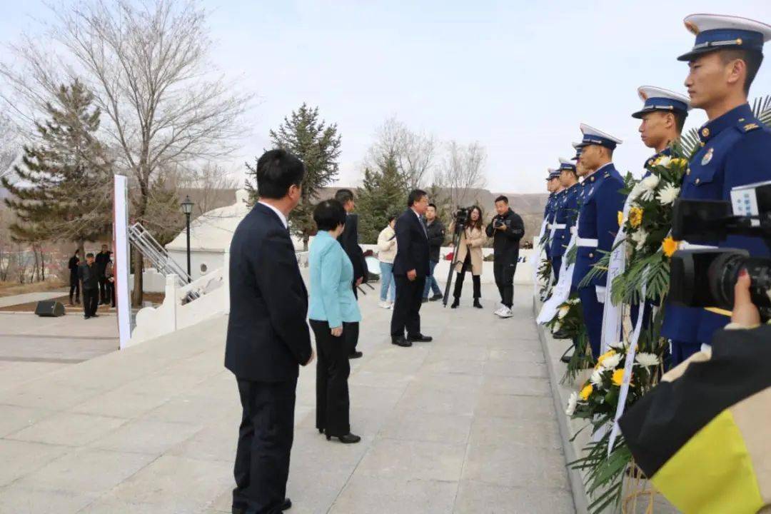 共青团卓资县委员会承办清明祭扫革命烈士陵园活动