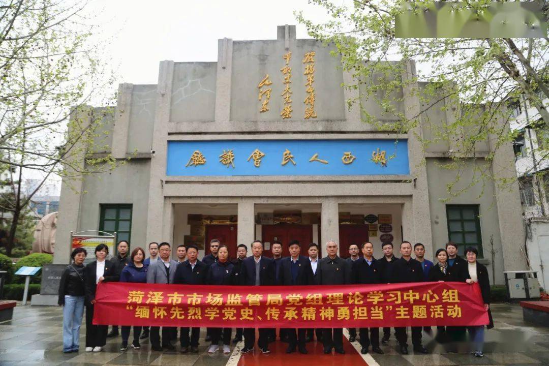 細雨濛濛,微風陣陣,清明節前的單縣湖西革命烈士紀念塔莊嚴肅穆,巍峨