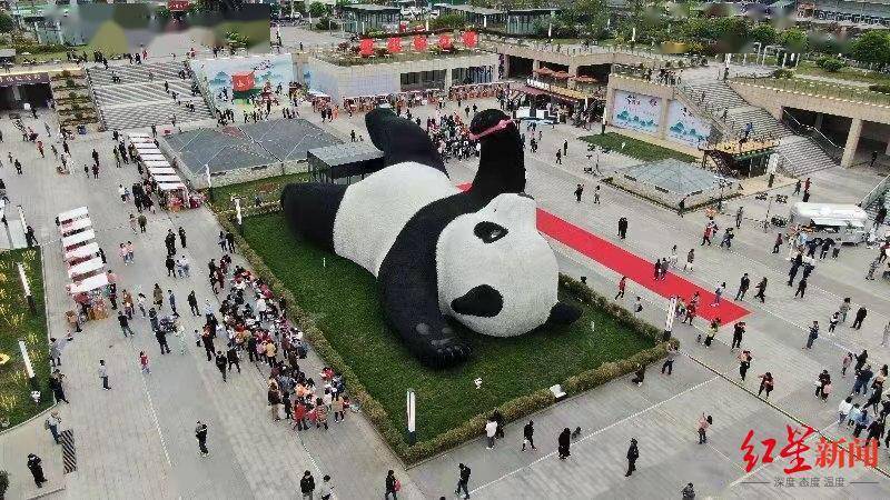 都江堰再添新地标！天府绿道上的“自拍大熊猫”揭开神秘面纱